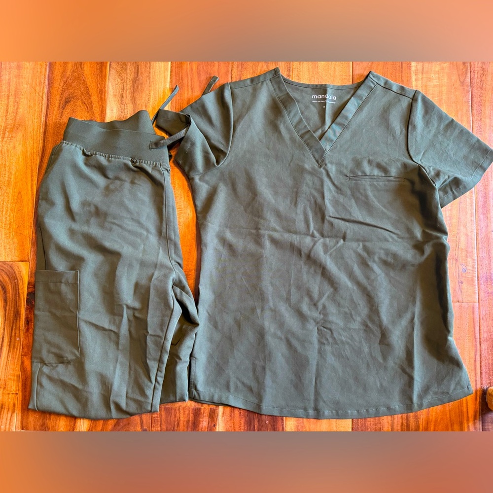 Size Small Mandala Hunter Green Jogger Scrub Set